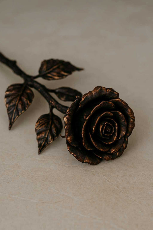 Kalviška stalo dekoracija - žvakidė rožė