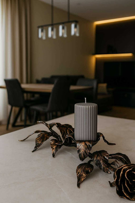 Kalviška stalo dekoracija - žvakidė rožė