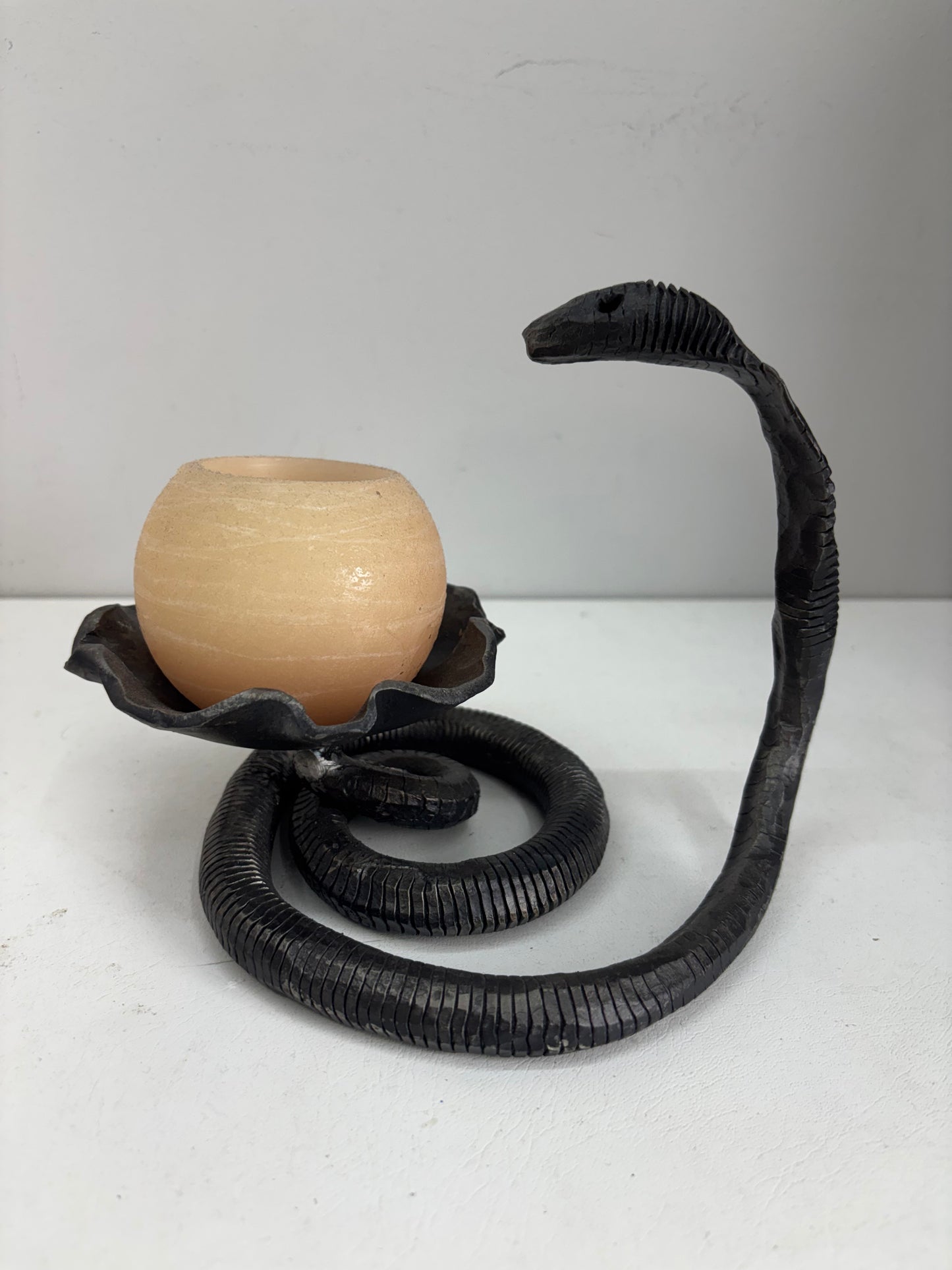 Metalinė žvakidė - gyvatė